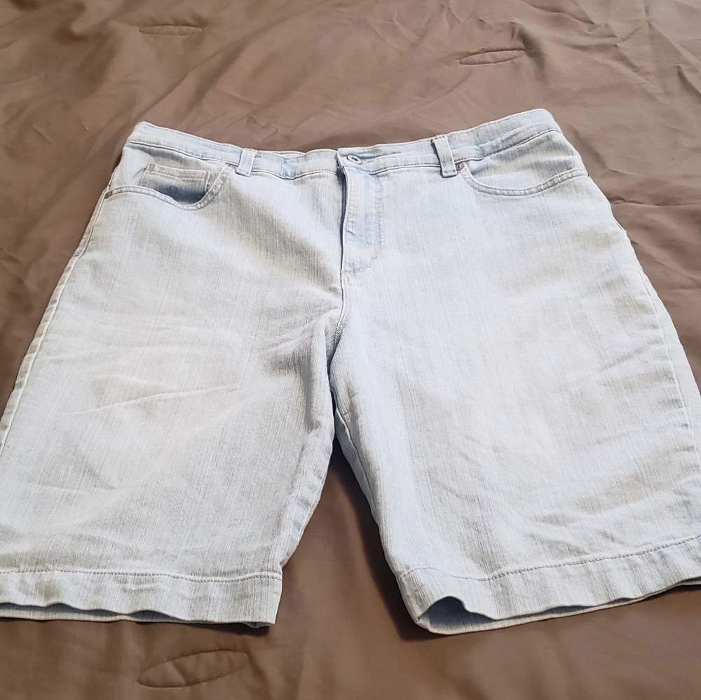 #Womens Gloria Vanderbilt Bermuda shorts